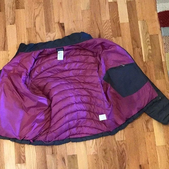 Patagonia women’s Black Puffer Jacket - Picture 4 of 7